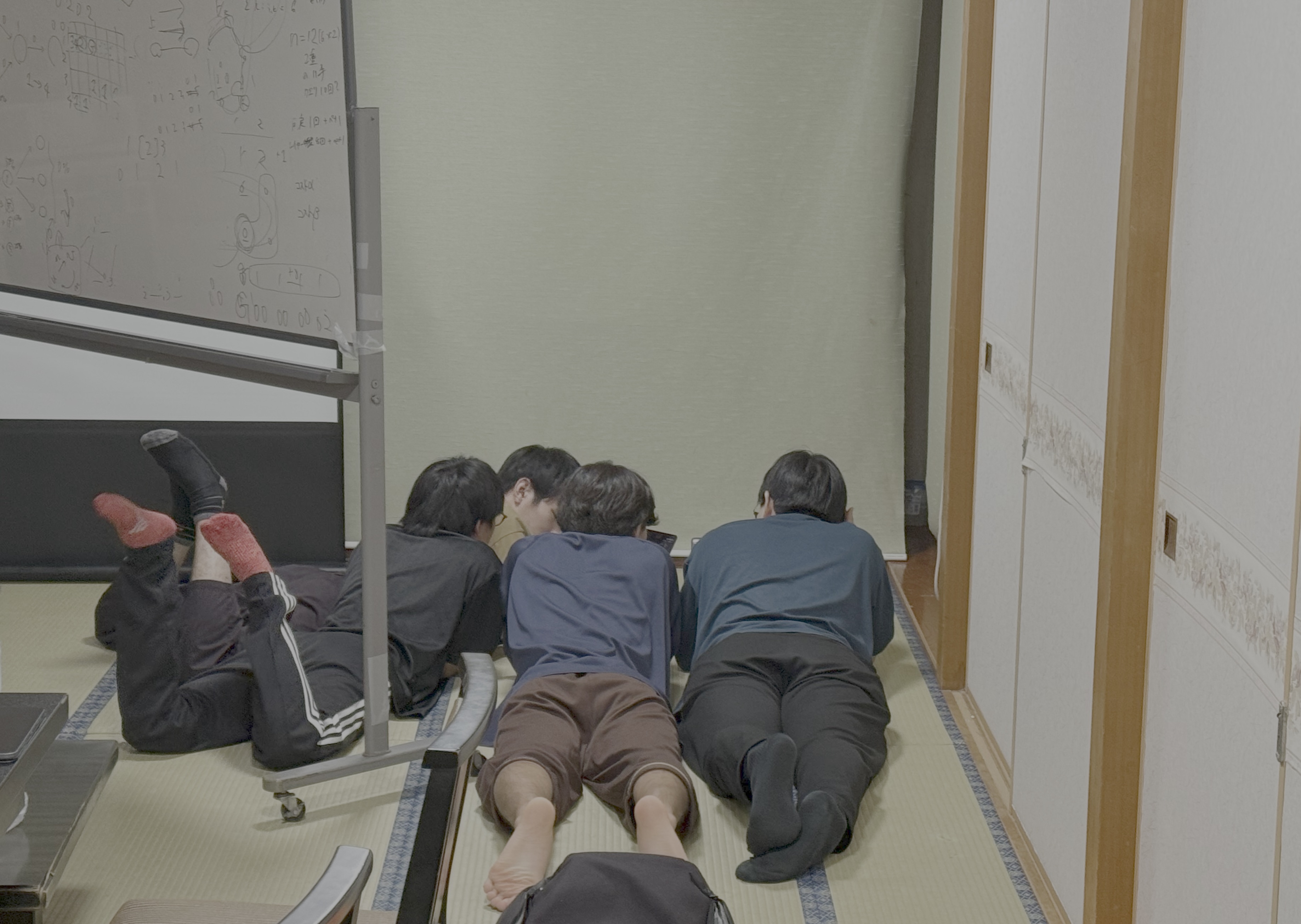 正解がでることを祈っている様子